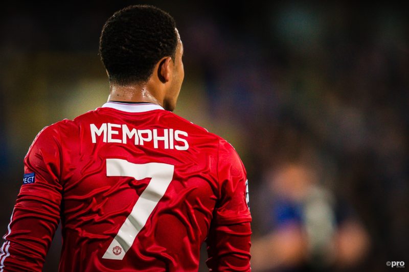 Image of Memphis Depay at Manchester United wearing the number 7 jersey. 