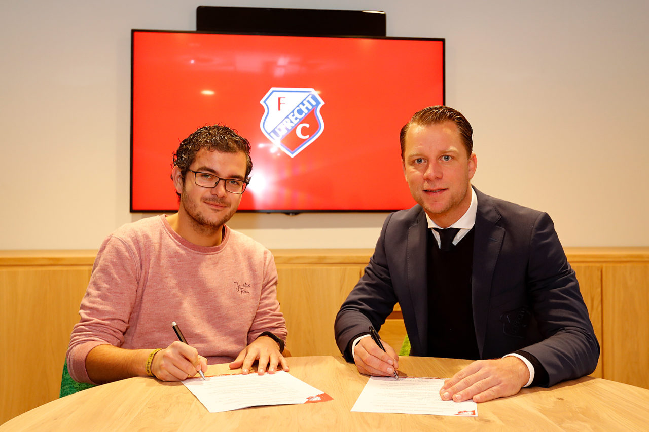 SciSports CEO Giels Brouwer and FC Utrecht representative sign contract