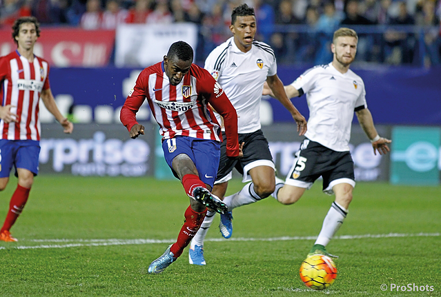 Image of Jackson Martinez taking a shot at Atletico Madrid