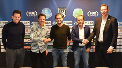 Picture of SciSports and Heracles Almelo's contract signing where both parties shake hands